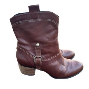 CLARKS Artisan Women 10M Brown Leather Ankle Boots Strap Buckle Biker Cowboy